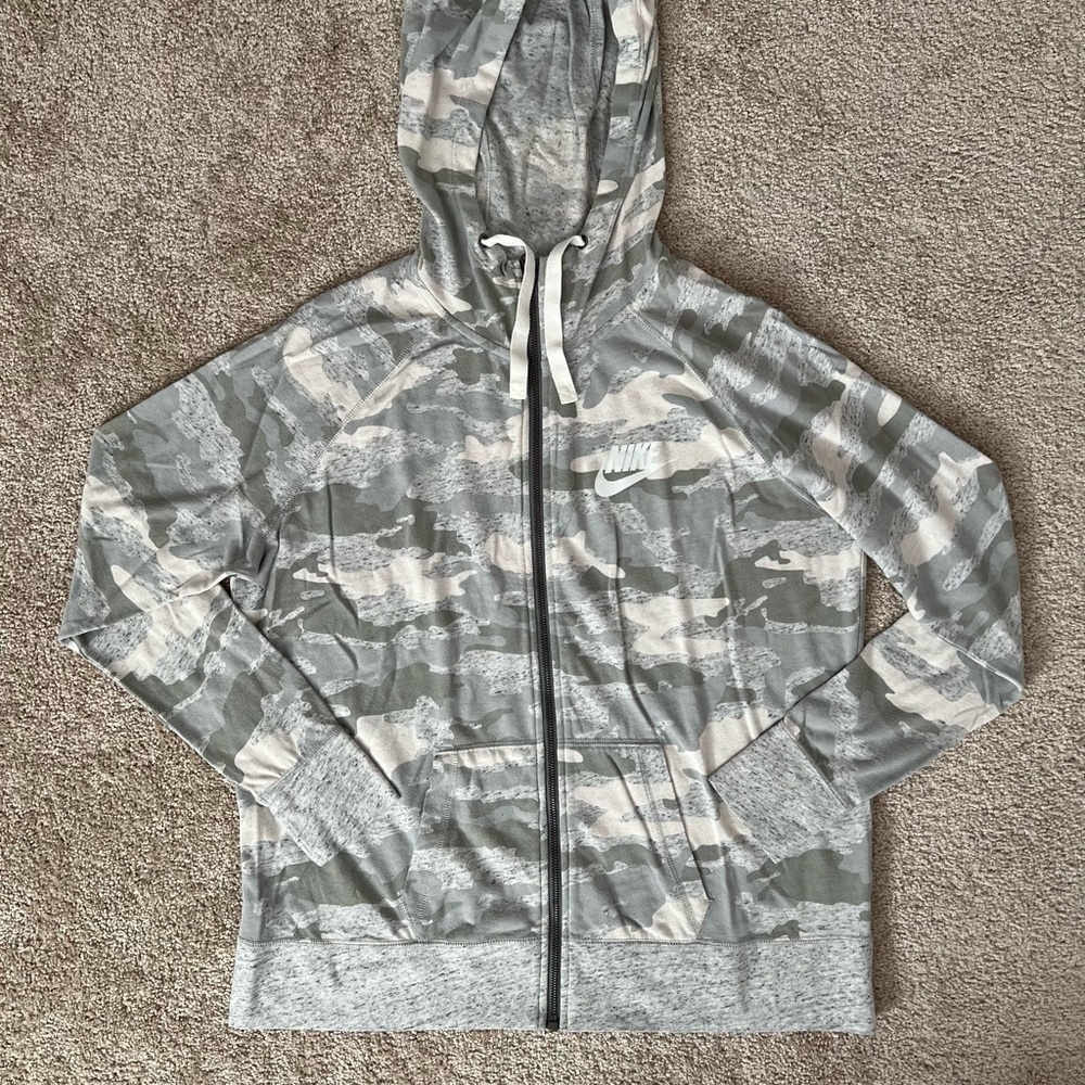 Vintage Nike Gray and White Zip-Up Jacket
